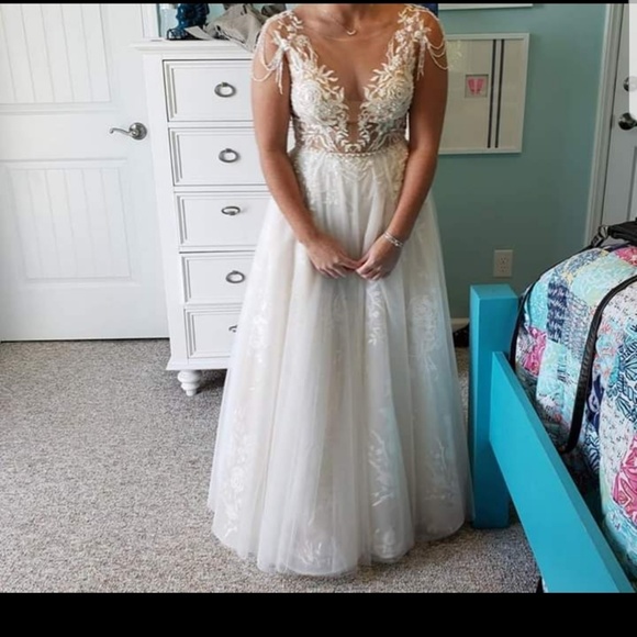 Dresses & Skirts - Wedding Dress